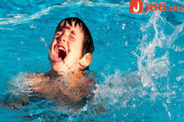 Nằm mơ thấy trẻ con chết đuối đánh số gì trúng lớn?